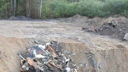 Nielegalne składowisko niebezpiecznych odpadów odkryto w dawnym wyrobisku piachu