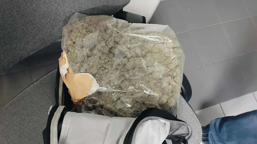 Narkotyki znalezione w plecaku 43-letniego mężczyzny