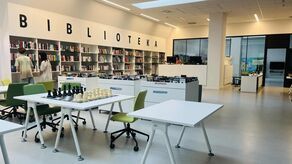 Mediateka mieszcząca się w Zamojskiej Akademii Kultury to jedna z filii Książnicy Zamojskiej im. Stanisława Kostki Zamoyskiego