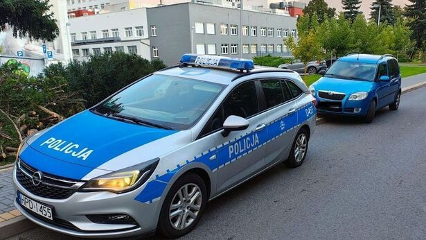 Miał być mandat, a była policyjna eskorta z walką o życie w tle