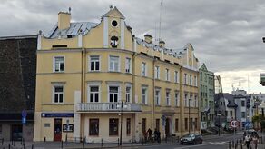 W kwestii opłat zdania są podzielone. Część kierowców uważa, że to jedyny sposób, by zwiększyć rotację miejsc, inni obawiają się, że parkowanie przeniesie się na osiedla i ulice boczne