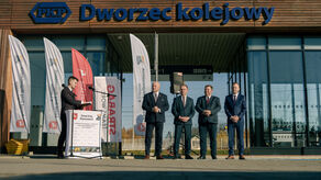 Jarosław Stawiarski, marszałek województwa lubelskiego (z lewej), i Paweł Szumera, dyrektor Zarządu Dróg Wojewódzkich w Lublinie, Marcin  Zieliński, dyrektor  lubelskiego  Oddziału  STRABAG  Sp.  z o.o., Marcin Drozdowski, kierownik  budowy, podczas uroczystości oddania do użytku nowej drogi
