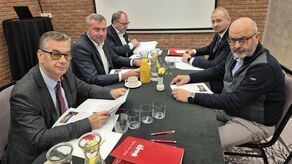 Kapituła Rolnika Roku podczas obrad. Od lewej: Waldemar Banach (dyrektor Departamentu Rolnictwa i Rozwoju Obszarów Wiejskich Urzędu Marszałkowskiego Województwa Lubelskiego). Andrzej Romańczuk (dyrektor lubelskiego oddziału Agencji Restrukturyzacji i Modernizacji Rolnictwa), Stanisław Żmijan (dyrektor lubelskiego ośrodka terenowego Krajowego Ośrodka Wsparcia Rolnictwa), Paweł Turczyn (dyrektor Wydziału Środowiska i Rolnictwa Lubelskiego Urzędu Wojewódzkiego) i Paweł Puzio (redaktor naczelny Dziennika Wschodniego)