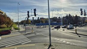 Nowe skrzyżowanie w Lublinie stało się źródłem problemów komunikacyjnych dla okolicznych mieszkańców. 