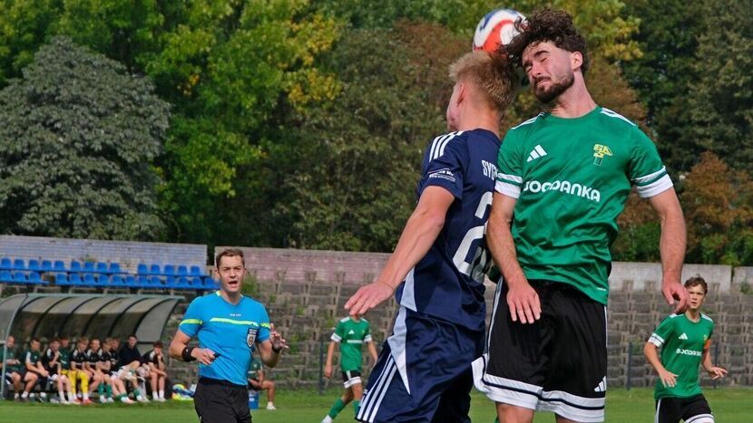 Piłkarze Górnika Łęczna (zielone stroje) zremisowali z Polesiem Kock