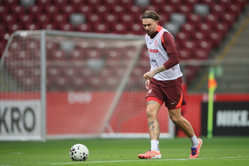 Przemysław Wiśniewski przebywa z kolegami na zgrupowaniu reprezentacji Polski, ale przeciwko Holandii na pewno nie zagra