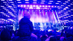 „Wszyscy jesteśmy ambasadorami wolności” – muzyczna uczta na Placu Zamkowym i przed telewizorami 