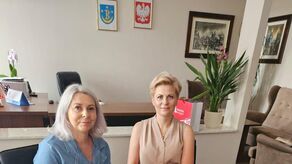 Burmistrz Joanna Kaznowska i skarbnik gminy Olga Matyjasik