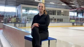 Jolanta Kotlińska - współzałożycielka pierwszego klubu jazdy figurowej i własnej marki "Turkus Ice". Aktywnie 
działająca na rzecz rozwoju łyżwiarstwa i rolkarstwa figurowego. Przez lata związana z klubem MKŁ Libella Lublin, 
aktualnie z klubem UKŁF Salchow Lublin. Z wykształcenia magister kosmetologii, prowadząca własną działalność. 
W wolnym czasie pasjonatka jeździectwa i windsurfingu.