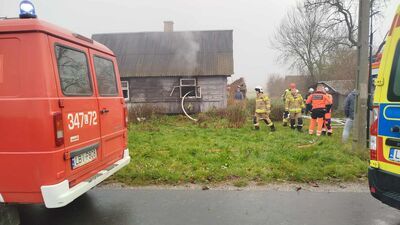 Zapalił się drewniany dom. Strażacy znaleźli ciało staruszki