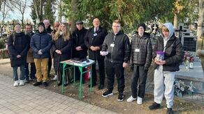 Ekipa zbiera na renowację nagrobków na cmentarzu w Zemborzycach