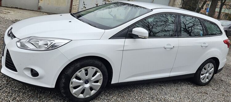 Sprzedam auto;  Ford Focus MK3, rocznik 2013, kombi, benzyna 1,6